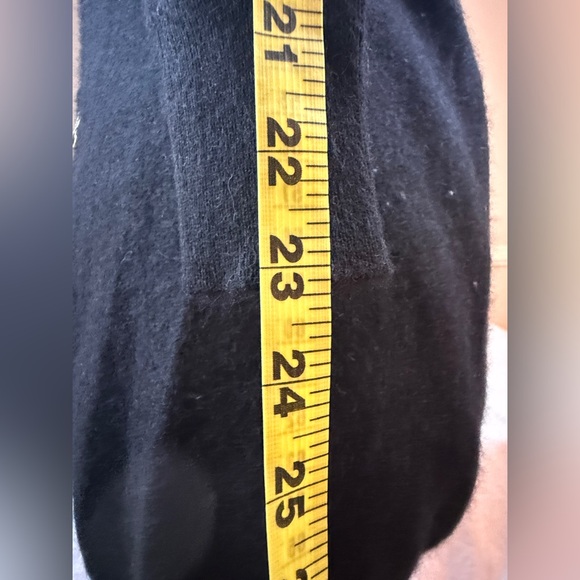 Cashmere Tunic, Black, with 1/4 zip Neck and Side Zip Pockets. Equivalent to XL. - Picture 6 of 13